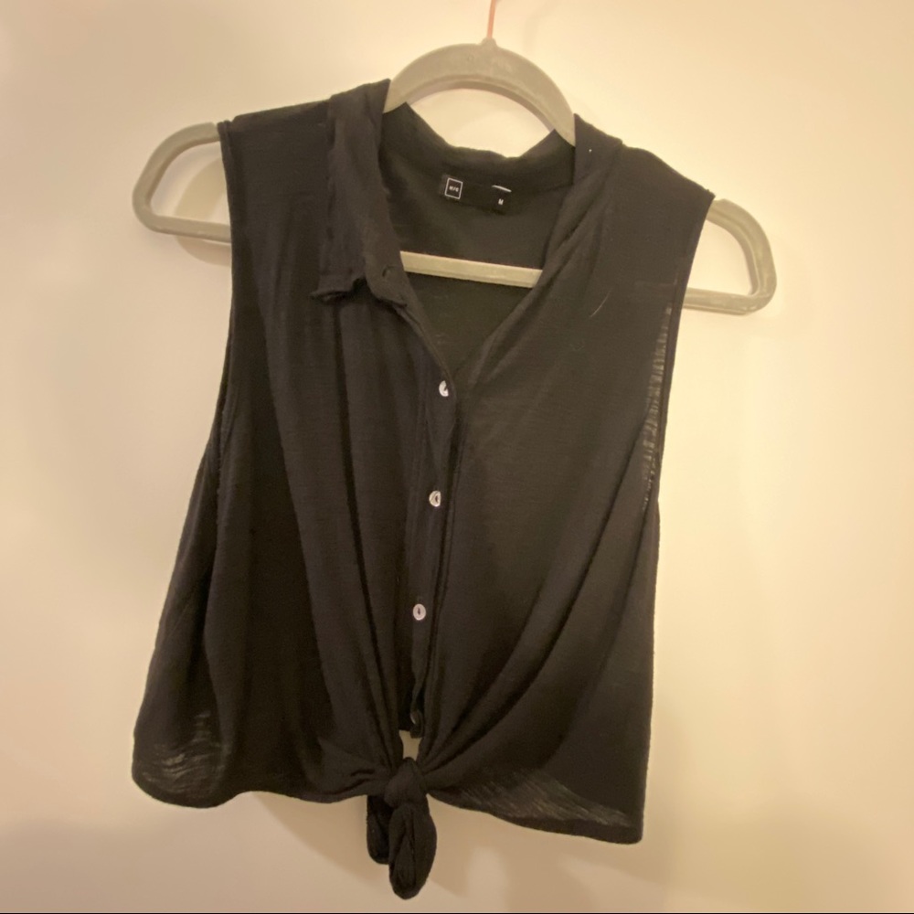 Black cropped button up tank with collar